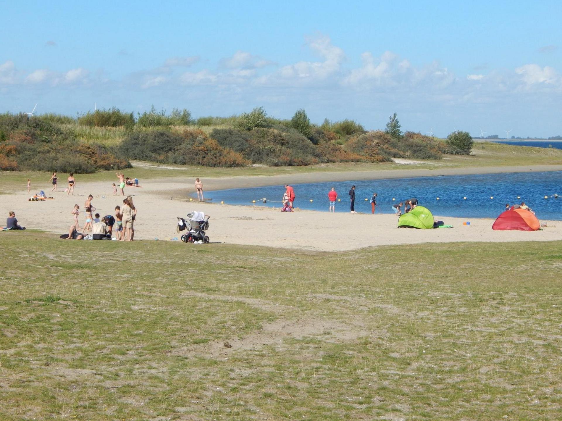 Strand Bruinisse links